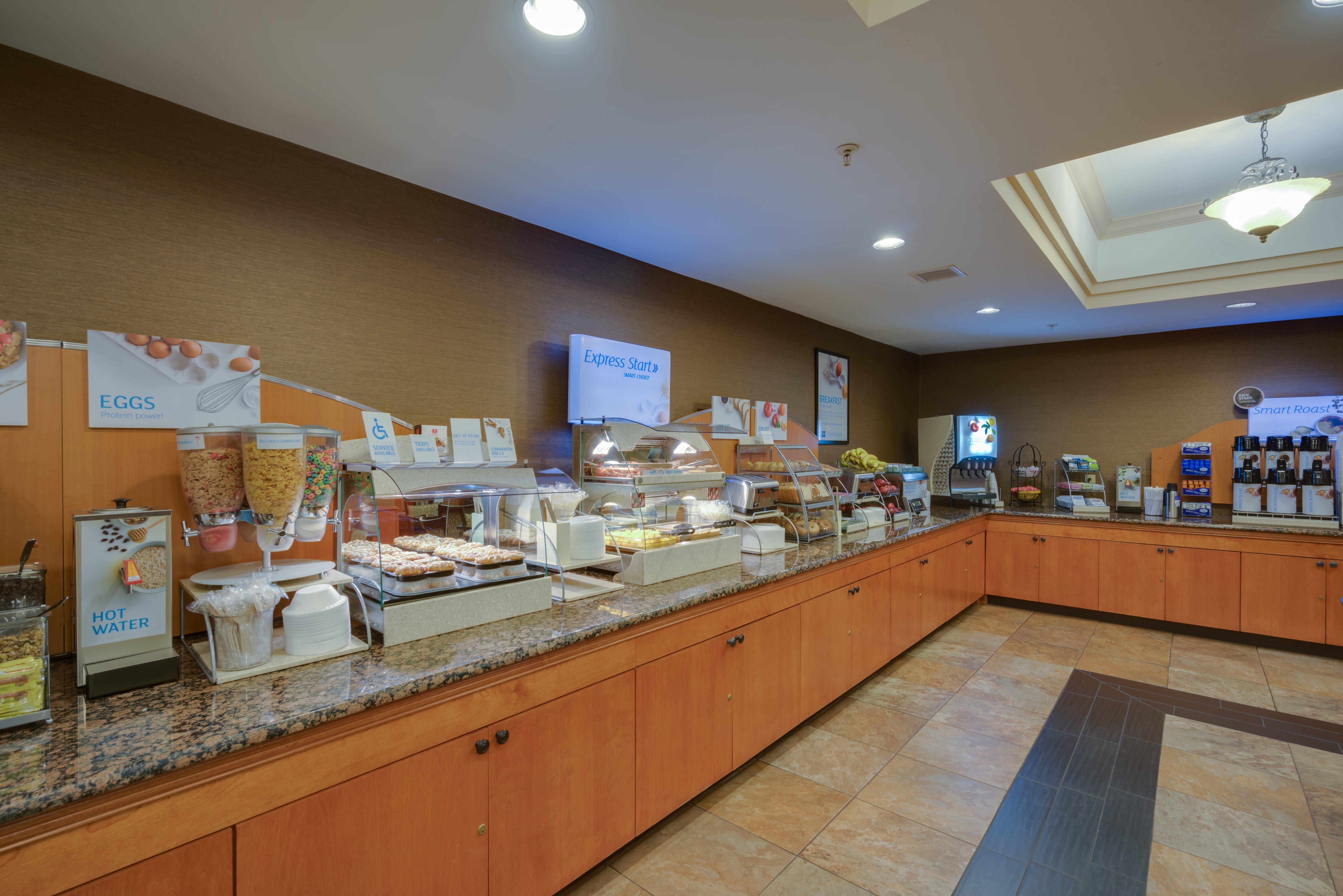 Holiday Inn Express Charles Town By Ihg Shenandoah Junction Exterior foto